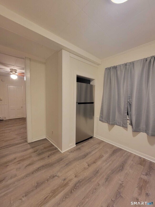 Building Photo - 219 Pleasant St