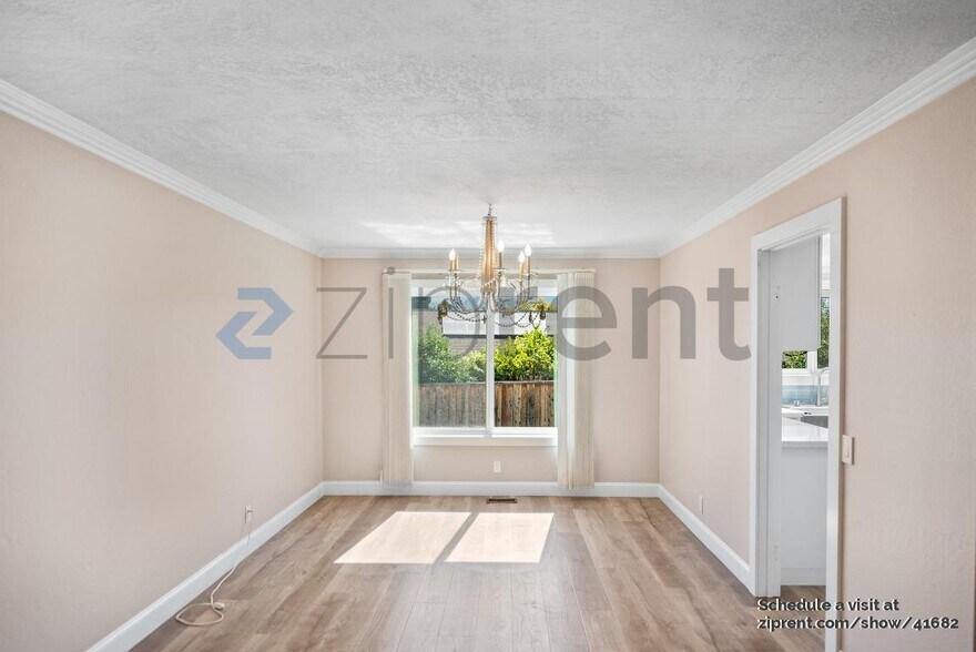 Building Photo - 10061 El Dorado Dr