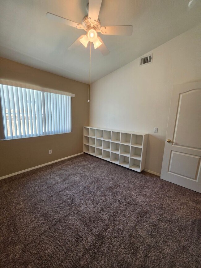 Building Photo - Spacious 4 Bedroom 2 bath Home in Victorville – Landscaping Included!