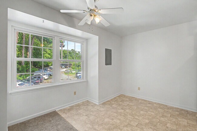 Building Photo - 15324 Warwick Blvd