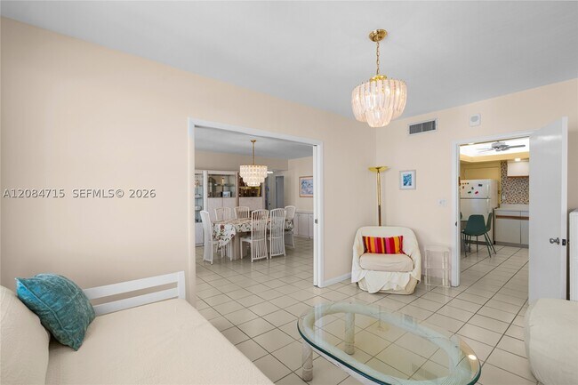Building Photo - 5001 Collins Ave