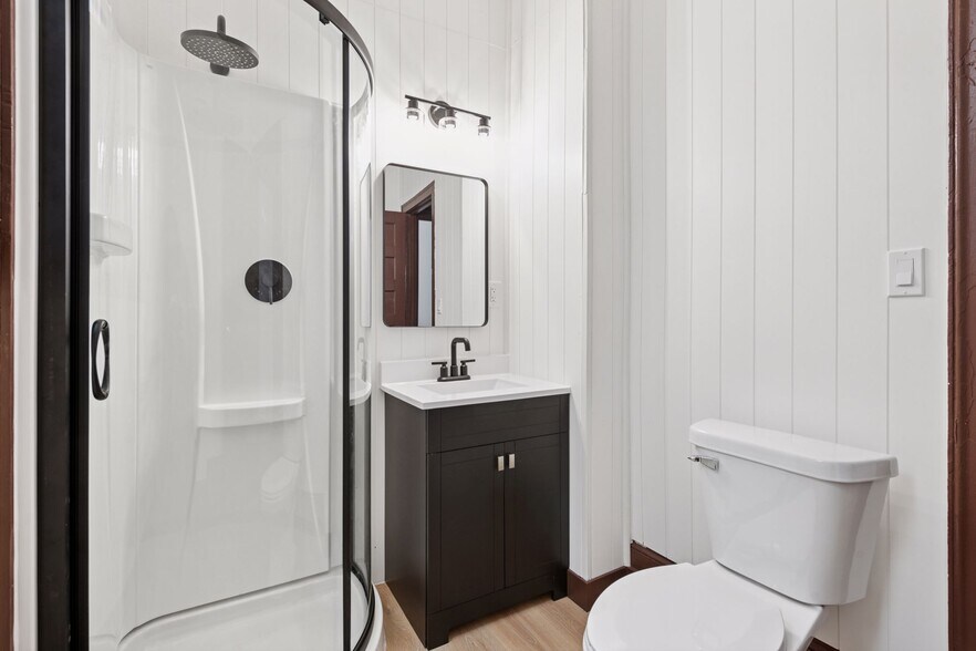 Unit 2 Bath - 698 Wilson Ave