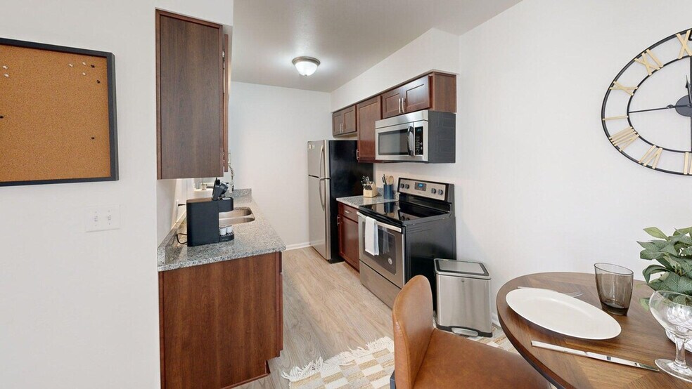 Building Photo - 517 E Division St