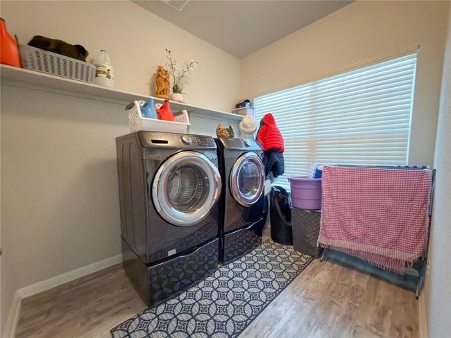 Building Photo - 3049 Blantyre Bnd