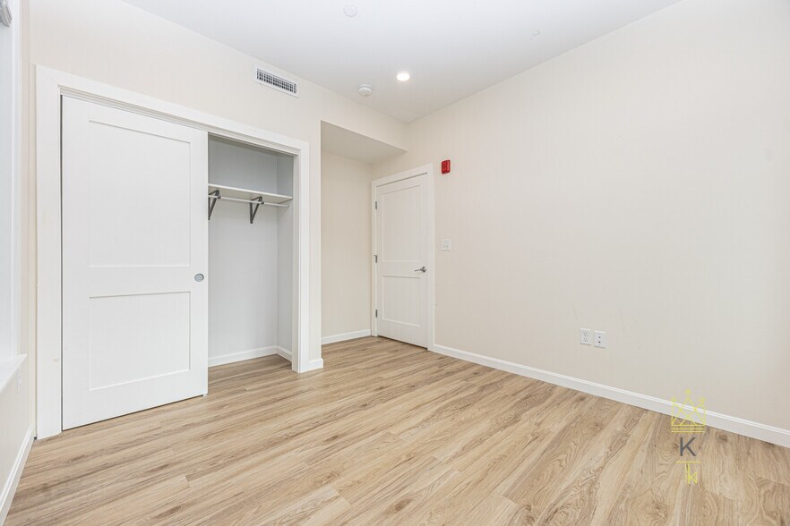 Building Photo - 458 Washington St