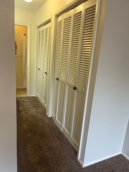 Building Photo - 1460 Vega Cir