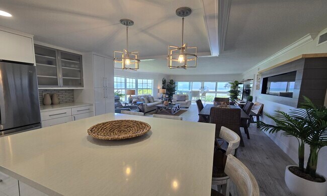 Building Photo - 120 Celestial Way