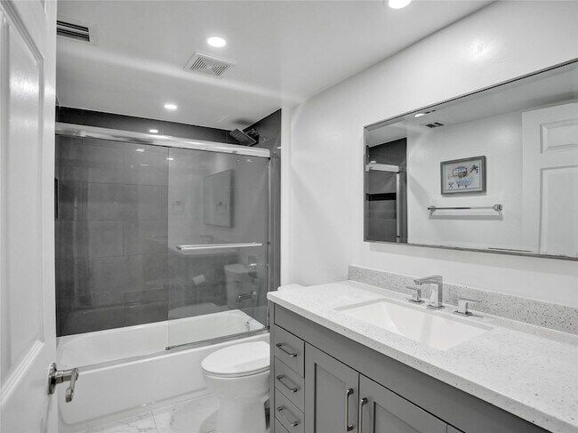 Building Photo - 6073 Balboa Cir