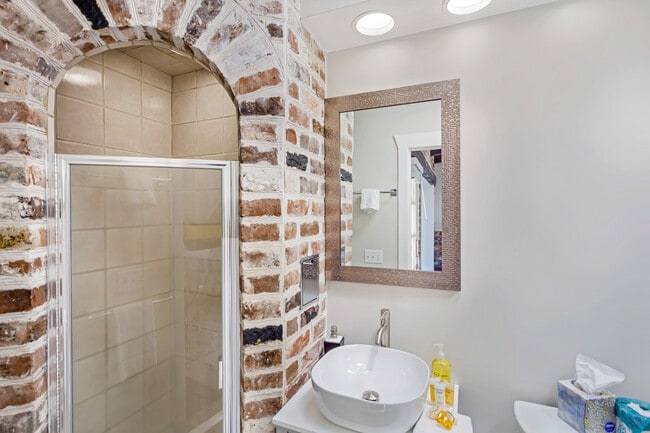 Building Photo - 545 E Congress St