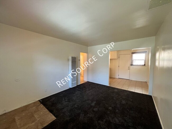 Building Photo - 1 Bedroom Single Story Condo for Rent in P...