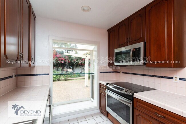 Building Photo - 6536 Avenida Manana