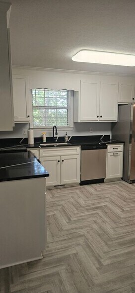 Building Photo - 1075 Pleasantview Cir