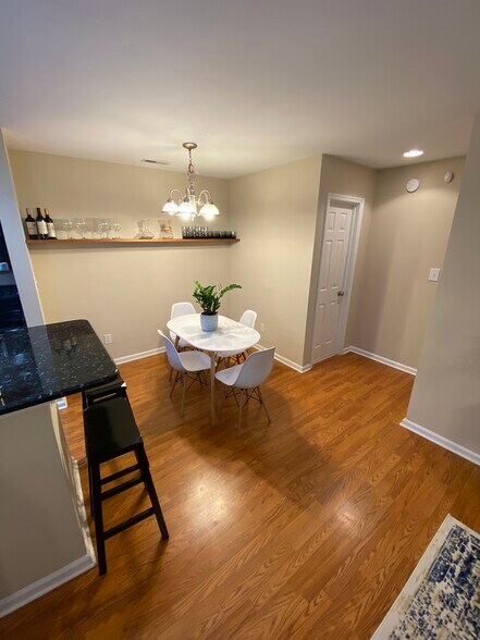 Building Photo - 1005 Kingswood Dr
