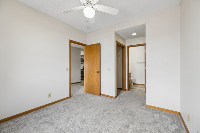 Building Photo - Downtown 2 bedroom Condo!