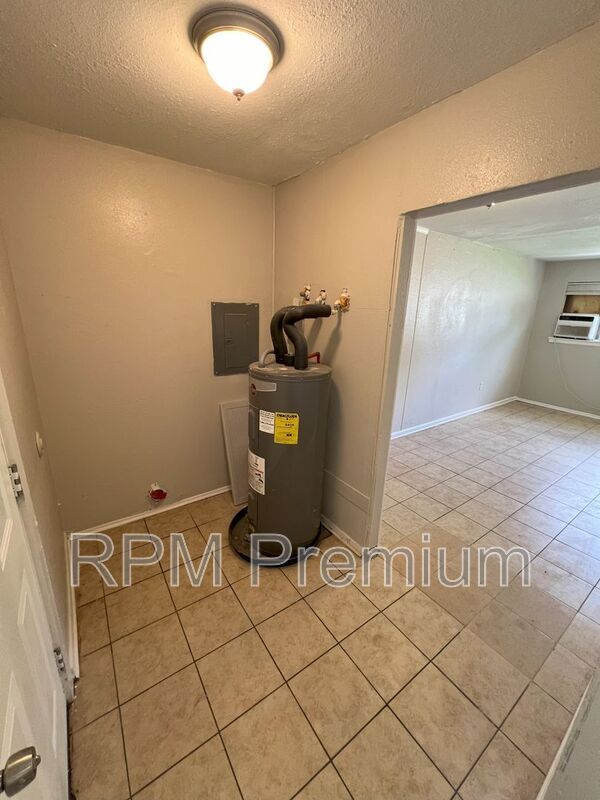 Building Photo - 6132 Pontotoc St