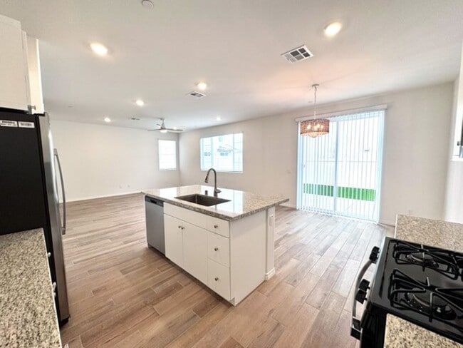 Building Photo - Welcome to Your Brand New 3 Bedroom Solar Home in the Gated Willow Springs Community of Murrieta!