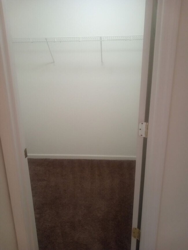 Building Photo - 4 Bedrooms 3.5 Bathrooms FOR RENT