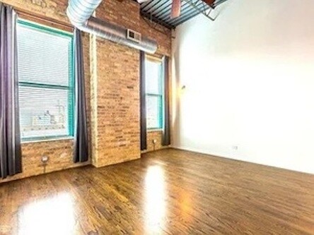 Building Photo - 312 N May St