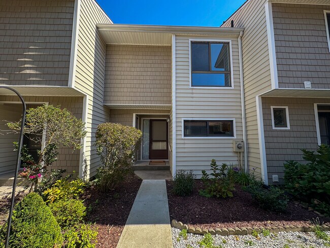 Primary Photo - 52 Currier Way