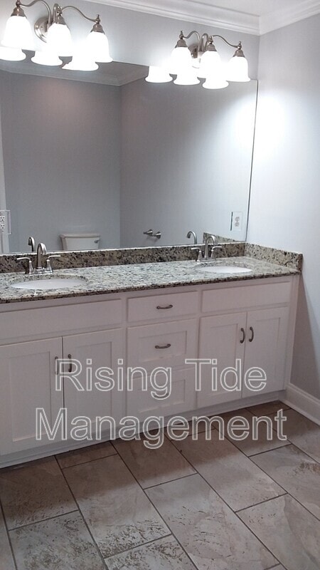 Building Photo - 5129 Highland Ave