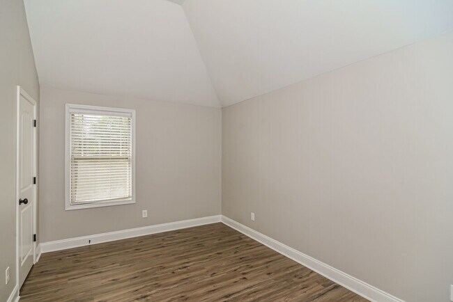 Building Photo - 1233 Catawba Way