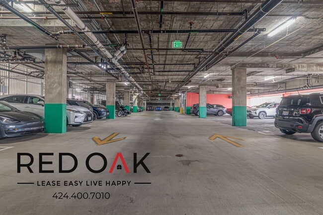 Building Photo - 1331 W 7th St