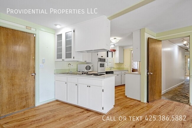 Building Photo - 9530 NE 30th St