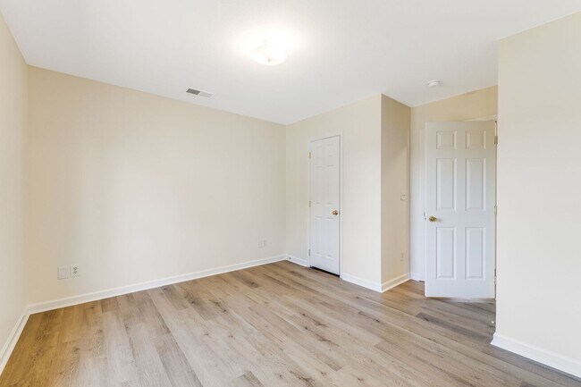 Building Photo - Newly-Updated 3-Bedroom Home in West Ashev...