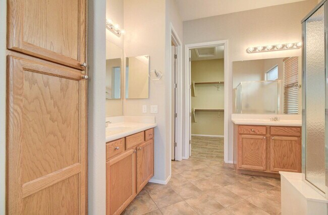 Building Photo - 4120 E Donato Dr