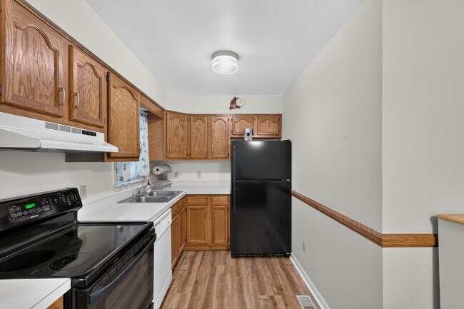 Building Photo - 8 Cypress Dr
