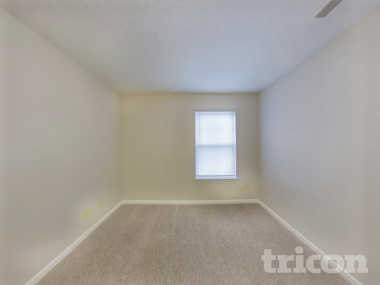 Building Photo - 2322 Edgewater Cir