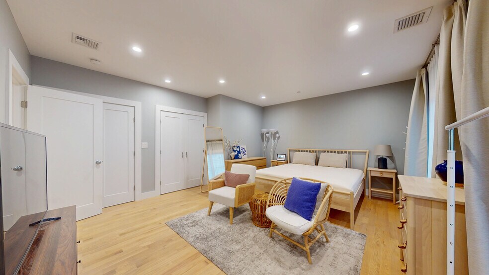 Building Photo - 186 Havre St