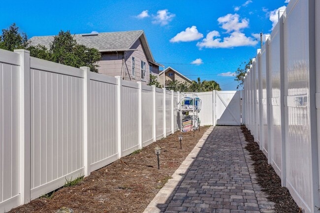 Building Photo - Coastal Living on Amelia Island