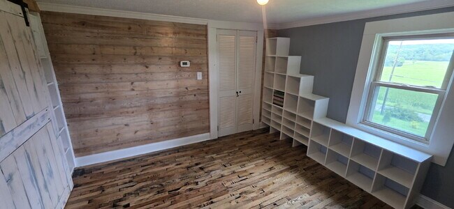 Building Photo - Cute 2 bedroom/ 1.5 bath single family home for rent in a quiet country setting but minutes from ...