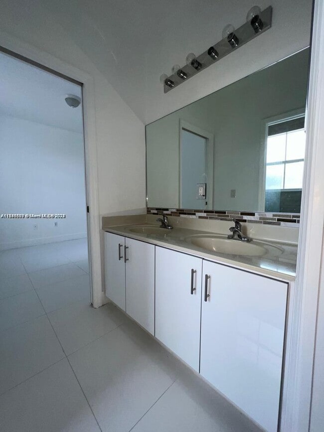 Building Photo - 11300 NW 74th Terrace