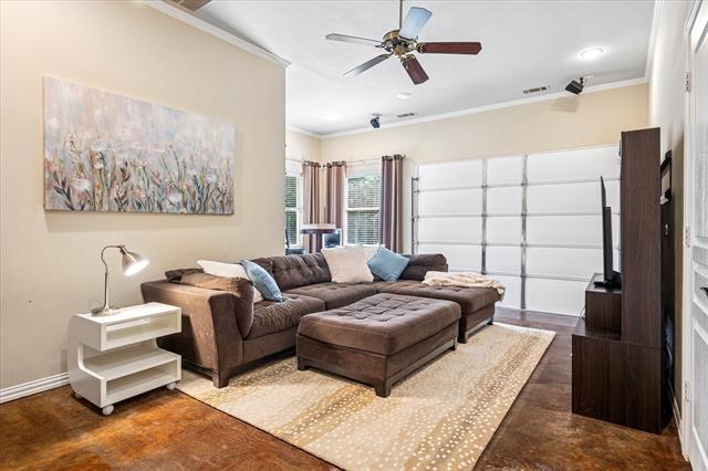 Building Photo - 2008 Sleepy Hollow Ln