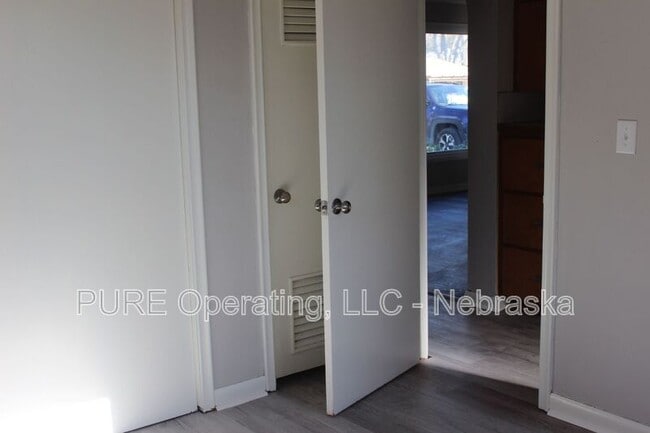 Building Photo - 670 S 69th St