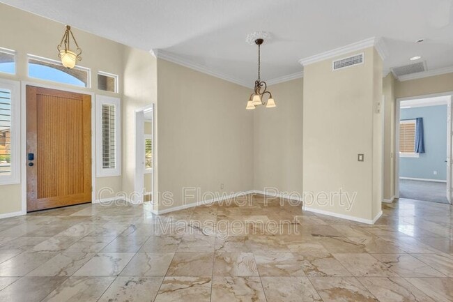 Building Photo - 1811 W Maplewood Pl