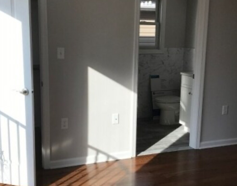 Building Photo - 64 Delaware St