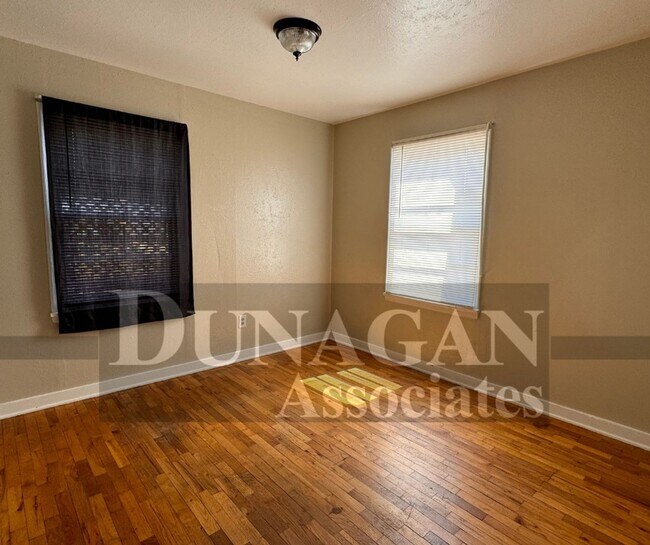 Building Photo - 3 bedroom 1 bath home with updates!