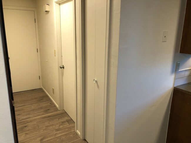 Building Photo - Updated 2 bed 1 bath dulpex in Eugene!