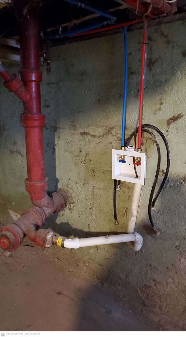 Building Photo - Renovated 3 bed 1 bath home with washer/dryer hook ups!