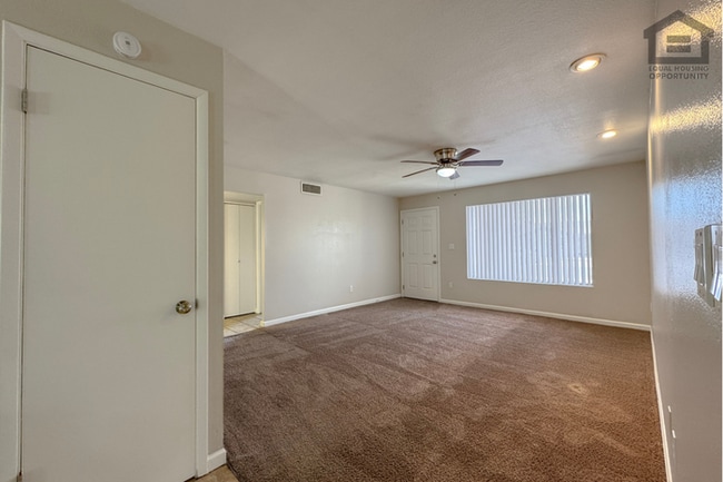 Building Photo - 3Bed/2Bath House at Baseline Rd/Rural Rd! Ready for Immediate Move-In! – NO HOA!