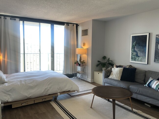 Building Photo - 3660 N Lake Shore Dr