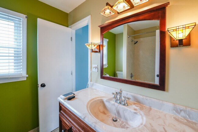 Building Photo - BEAUTIFUL CAPE COD IN BLUEGRASS ESTATES