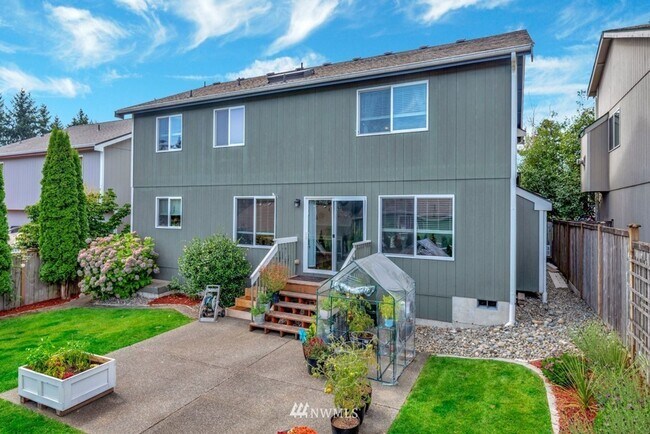 Building Photo - 1106 Villanova St NE