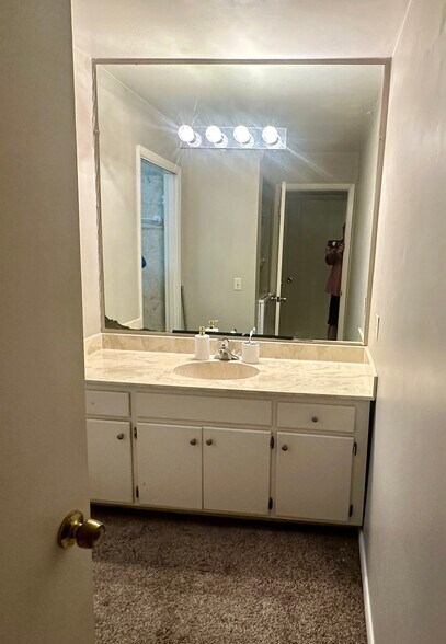 Building Photo - 809 Ashlawn Pl