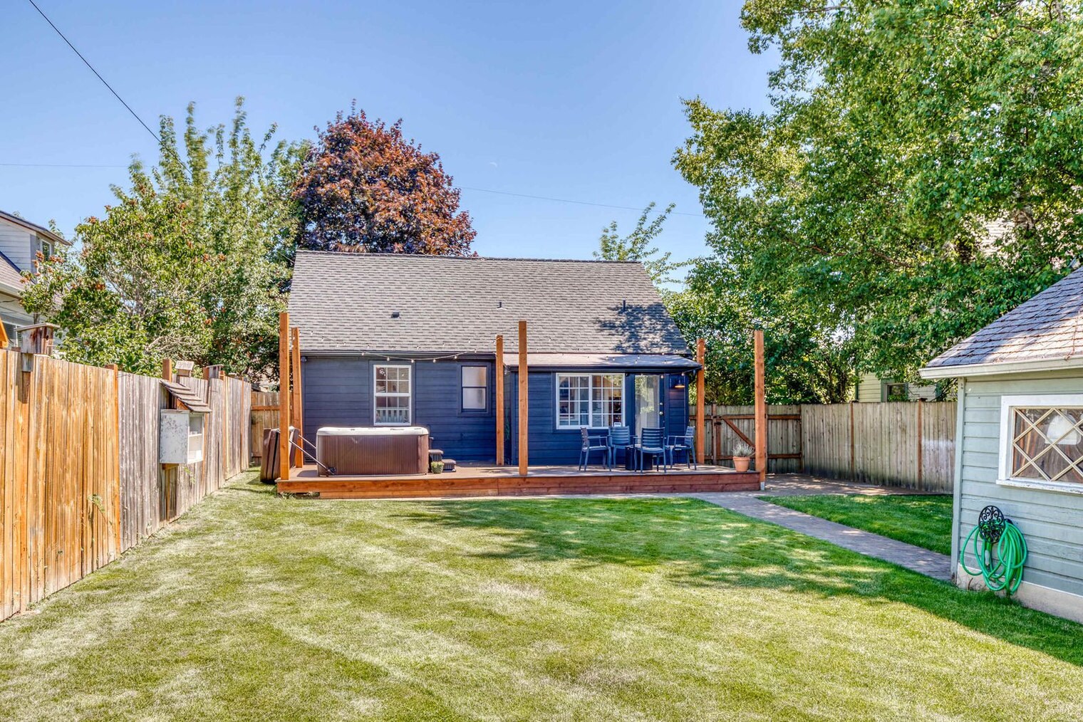 Building Photo - 214 Ave F