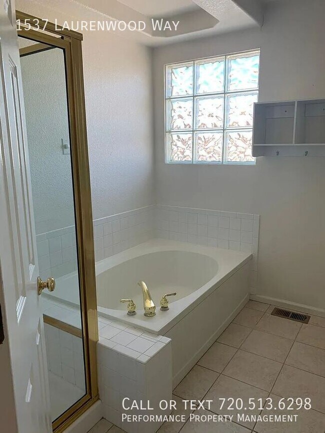 Building Photo - 1537 Laurenwood Way