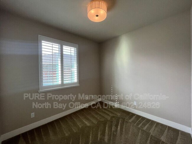 Building Photo - 3681 Hemlock St